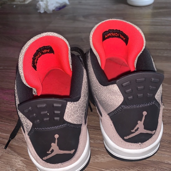 Jordan 4s Taupe Haze GSC - Picture 3 of 3